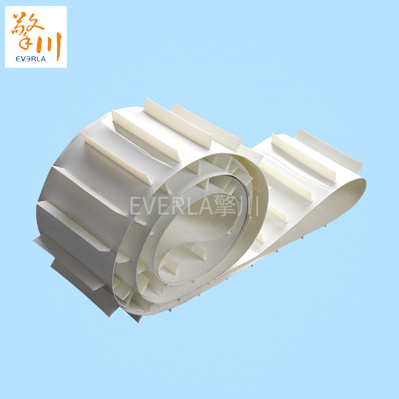 流水線爬坡加擋板白色食品PU<a href='http://dsjvvrk.cn/shusongdai/' target='_blank'><u>輸送帶</u></a>