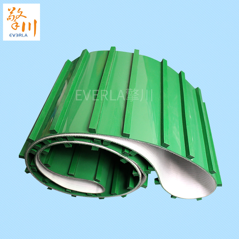 綠色PVC<a href='http://dsjvvrk.cn/shusongdai/' target='_blank'><u>輸送帶</u></a>表面加長擋塊條的主圖